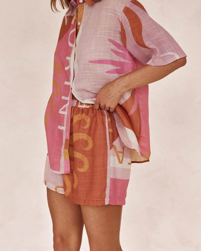 Parlak Güneş Bol Baskılı Tatil Gömlek Şort Takım