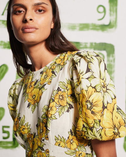 Rosalinde Yuvarlak Yaka Çiçekli Uzun Elbise Sarı