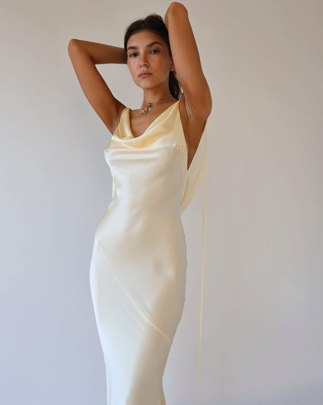 Persis Cowls Sırtı Açık Saten Uzun Elbise